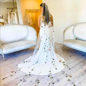 NWT - Toni Federici Godess Veil